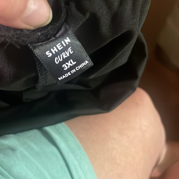 SHEIN plus size shorts with pockets - Picture 2 of 2